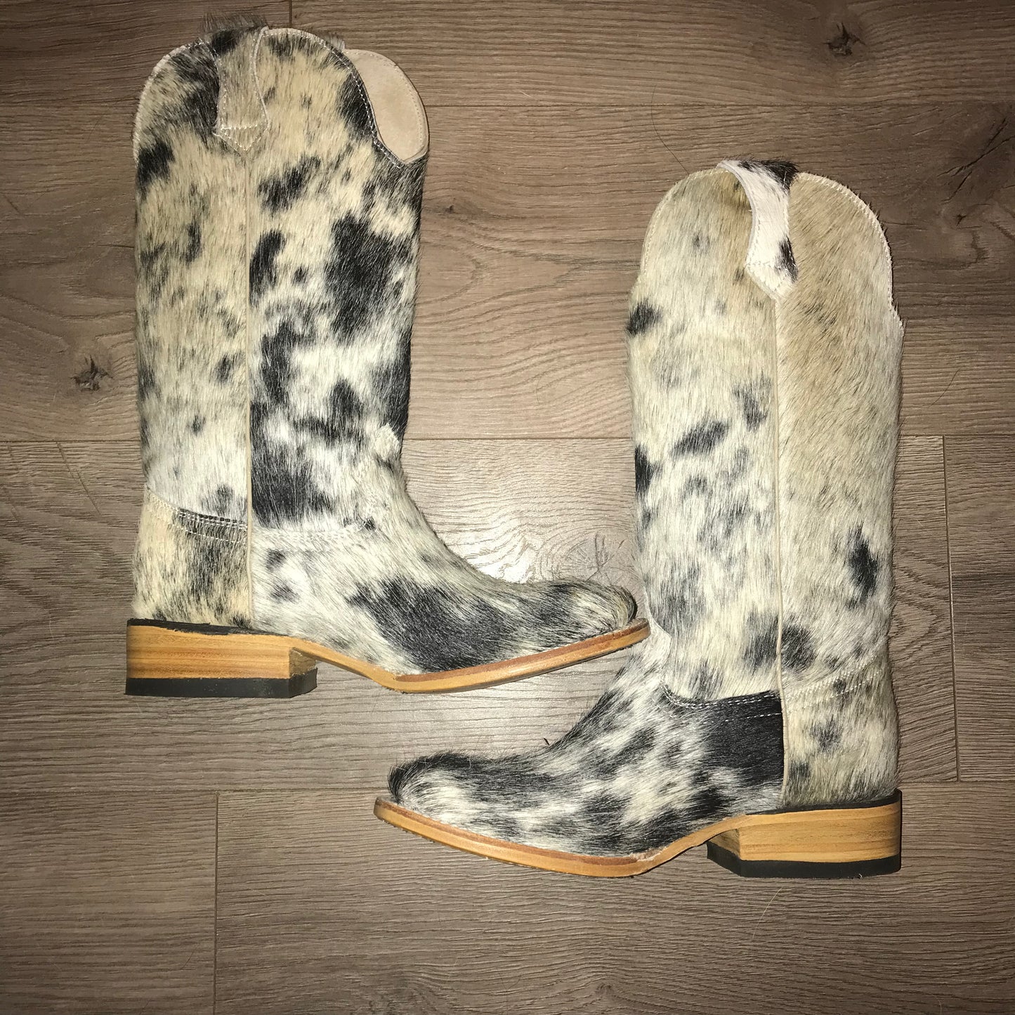 Size 7.5 Cowhide Cowboy boot