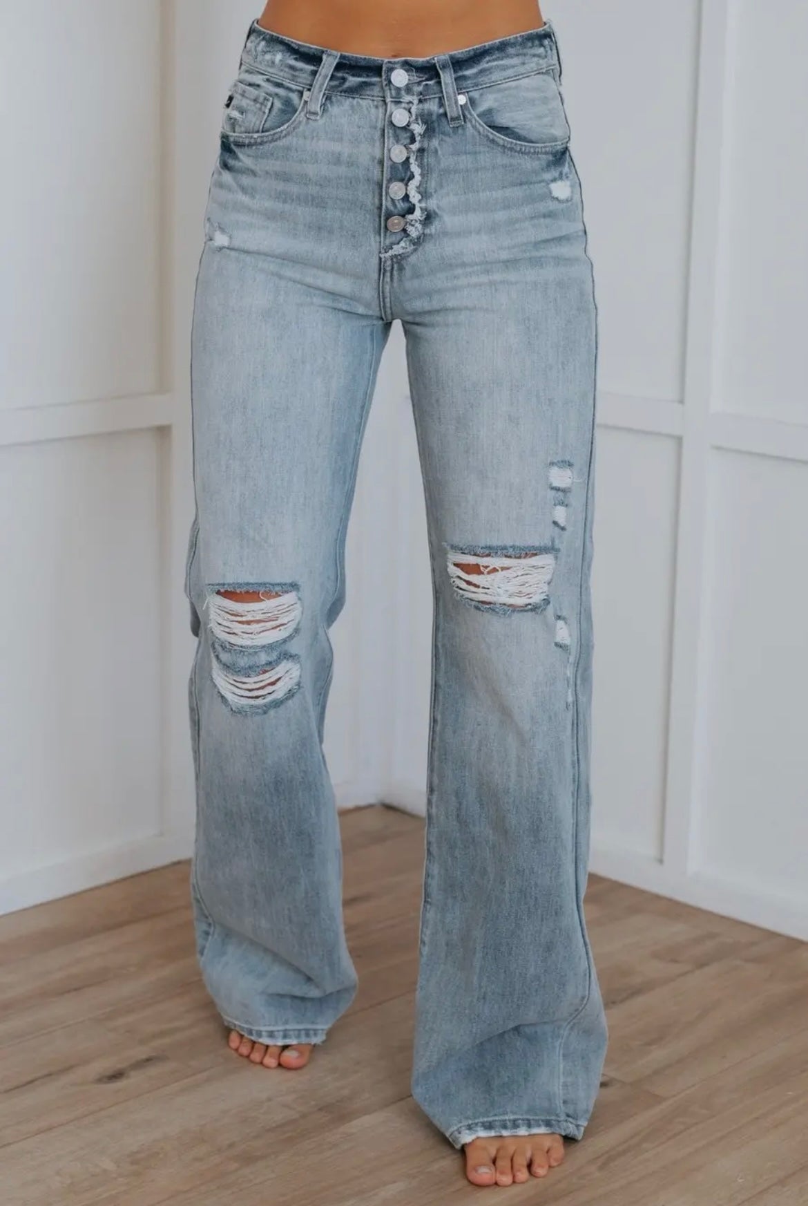 Light wash straight cut jeans