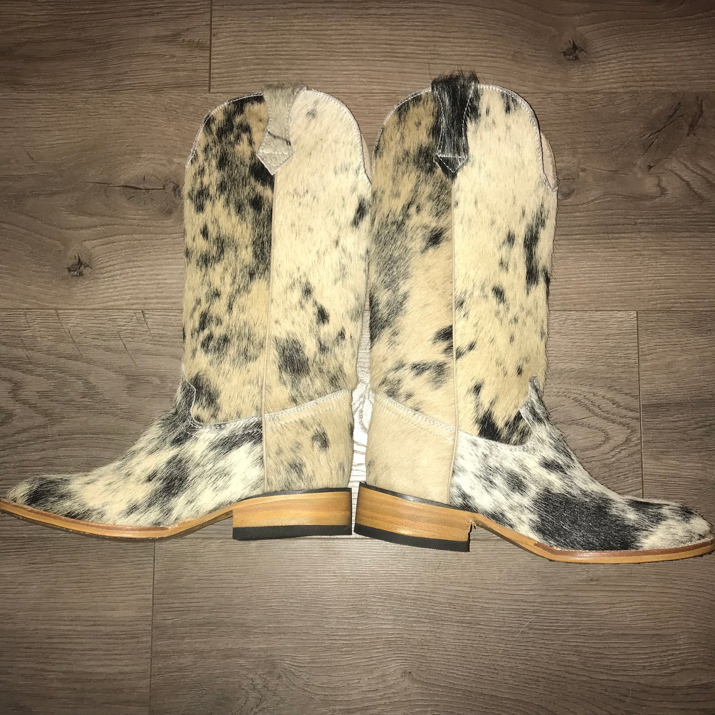 Size 7.5 Cowhide Cowboy boot