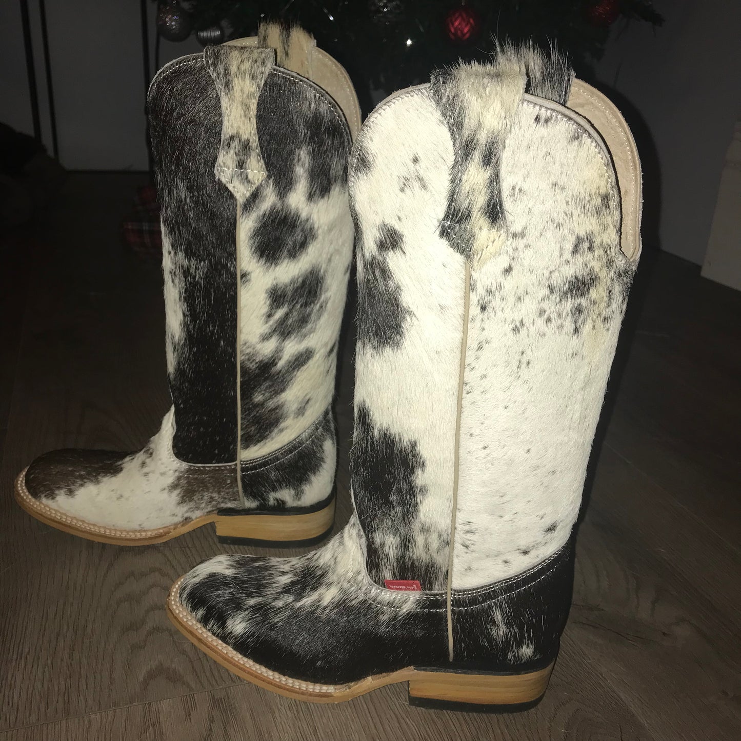 Size 6 Cowhide Cowboy Boot