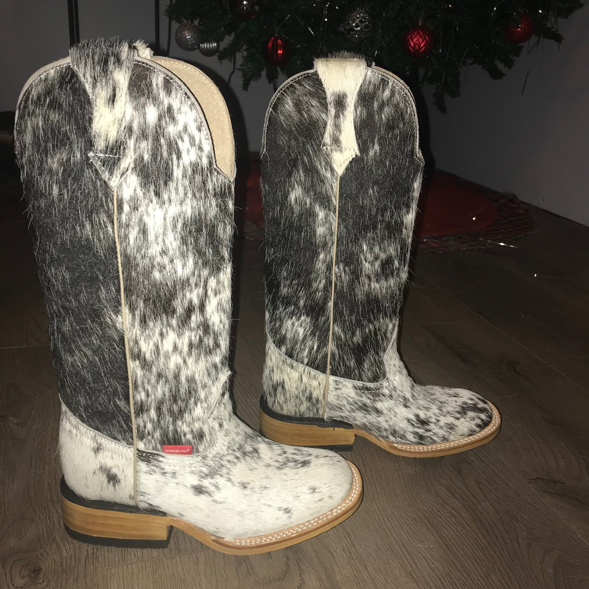 Cow fur cowboy sales boots