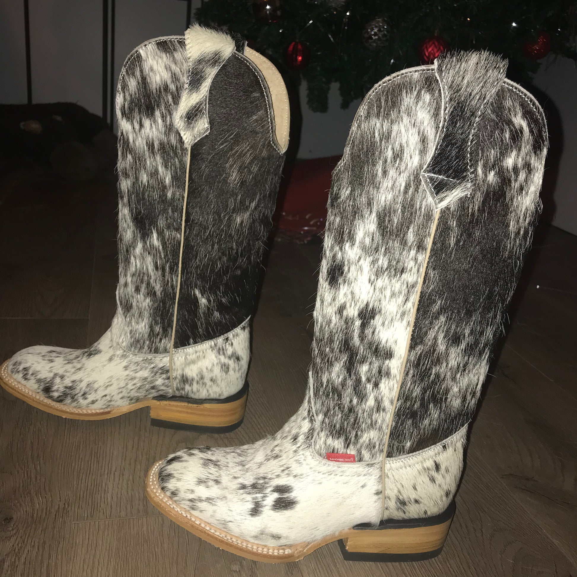 Cow skin cowboy sales boots